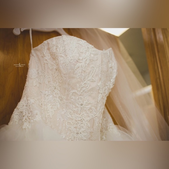 Oleg Cassini Wedding Dress - Picture 2 of 4